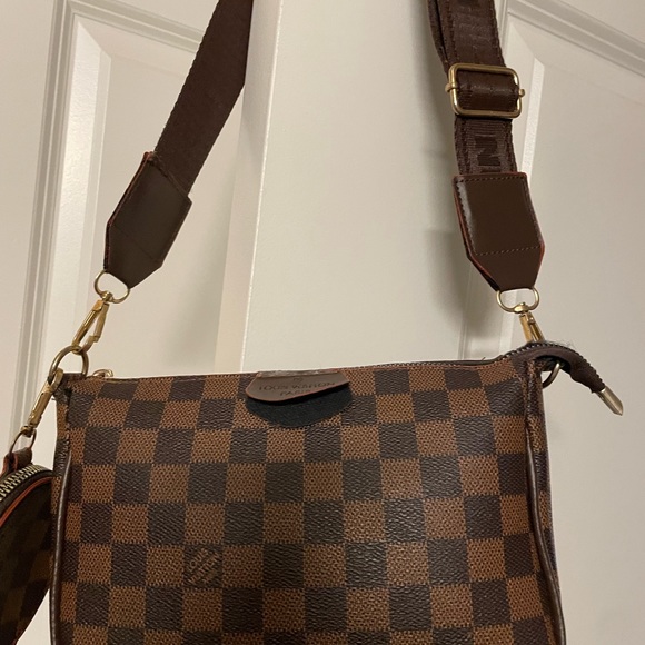 Cross body LV Bag - Picture 6 of 7
